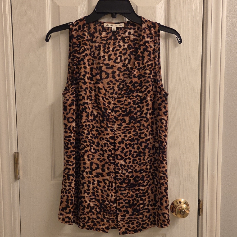 Daniel Rainn Leopard Print Sleeveless Top - Size Small